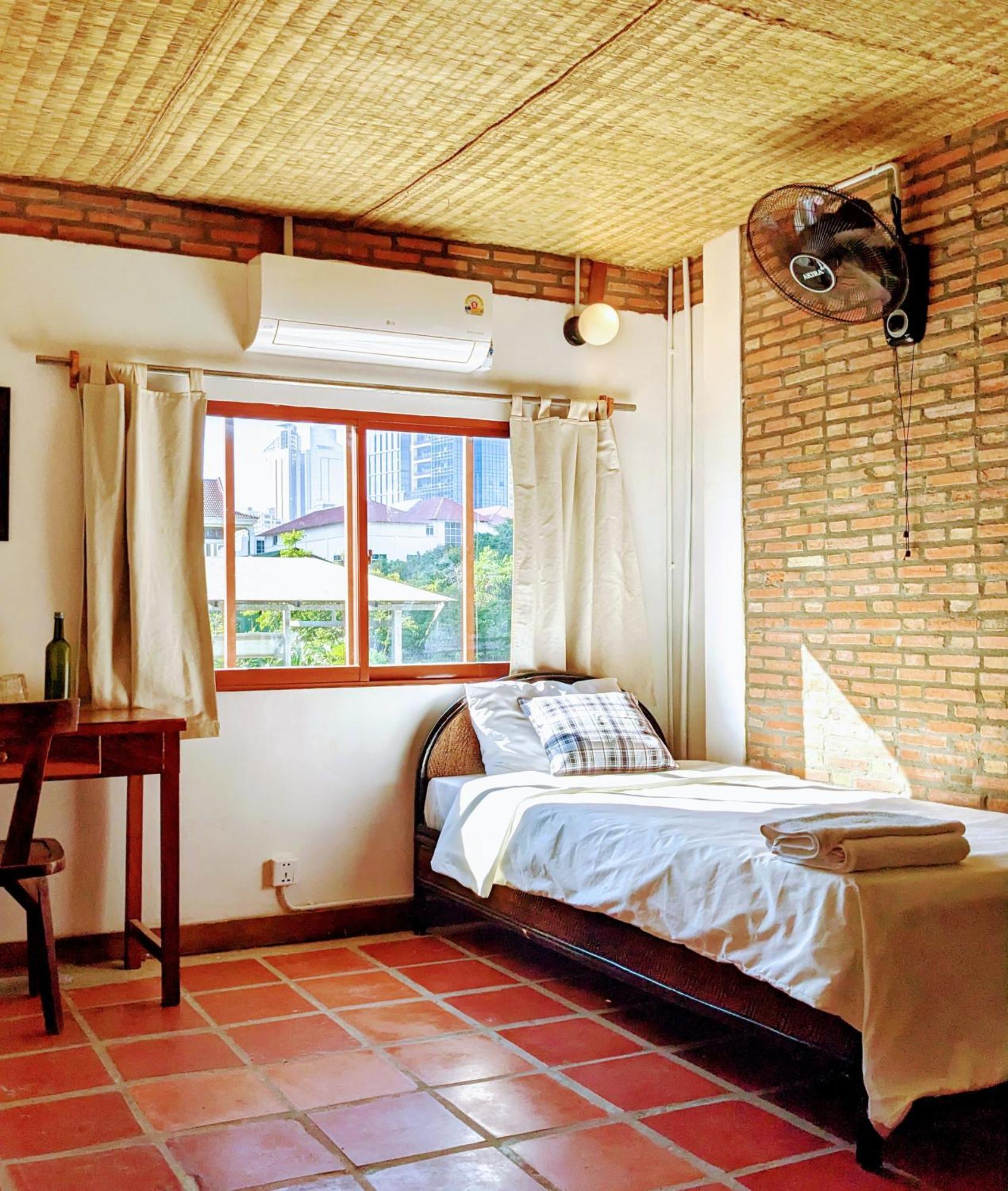 Hotel Yk Art House Phnom Penh Esterno foto
